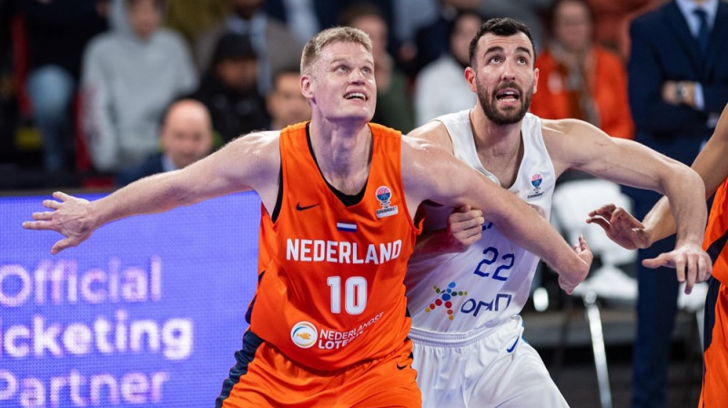 Mirklis no Nīderlandes un Grieķijas valstsvienību spēles. Foto: FIBA