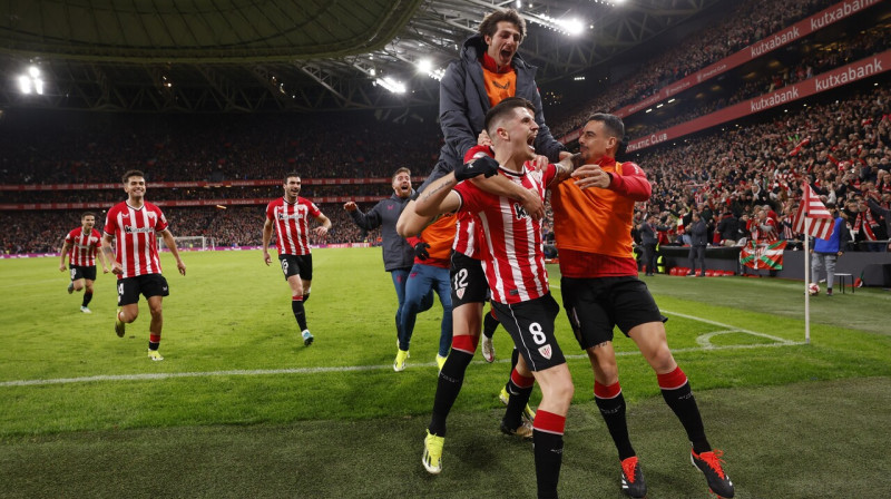 Bilbao "Athletic" futbolisti pēc Gorkas Gurusetas vārtu guvuma. Foto: Miguel Tona/EPA/Scanpix