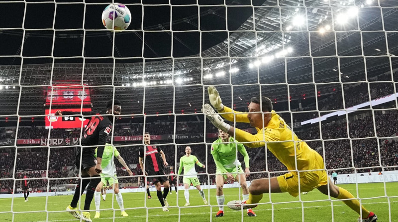 Leverkūzenes "Bayer" futbolista Neitana Tellas vārtu guvuma mirklis. Foto: Martin Meissner/AP/Scanpix