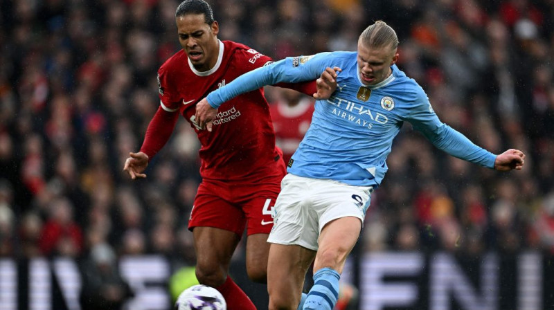 Virdžils van Deiks un Ērlings Holanns. Foto: AFP/Scanpix