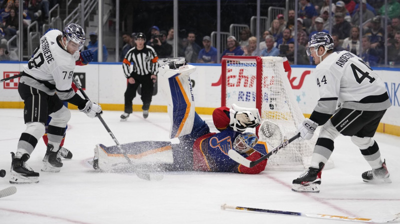 Džordans Biningtons darbībā. Foto: Jeff Roberson/AP/Scanpix