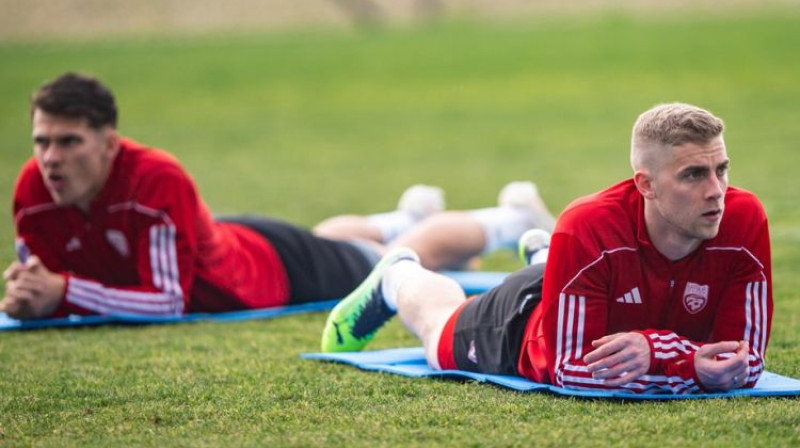 Marko Regža un Vladislavs Gutkovskis. Foto: LFF