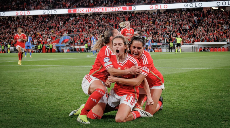 Lisabonas "Benfica" futbolistes pēc vārtu guvuma. Foto: Maciej Rogowski/Imago Images/Scanpix