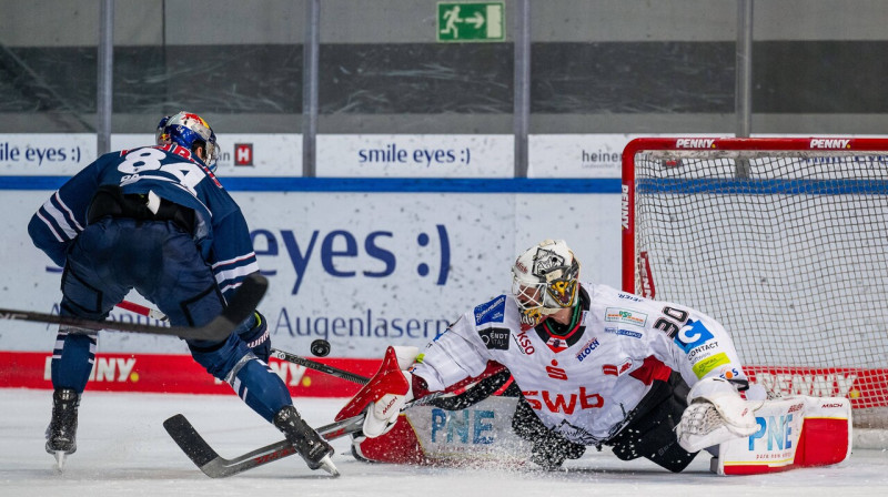 Kristers Gudļevskis cīņā pret Minhenes "Red Bull". Foto: Heike Feiner/Eibner-Pressefoto/Imago Images/Scanpix