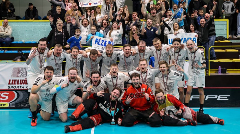 "Rēzekne/BTA" florbolisti - 2. līgas bronzas medaļnieki. Foto: Ritvars Raits, floorball.lv