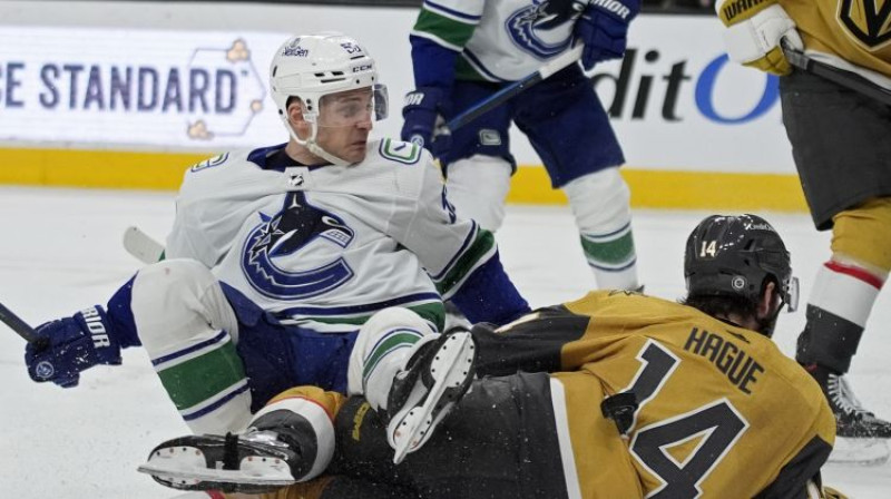 Teodors Bļugers pret Lasvegasas "Golden Knights". Foto: AP/Scanpix