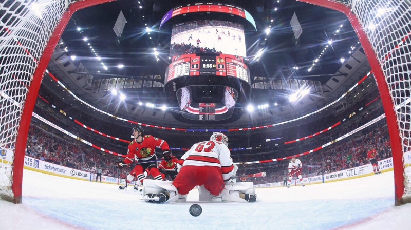 Mirklis pēc Frenka Nazara pirmā vārtu guvuma NHL. Foto: Michael Reaves/AFP/Scanpix