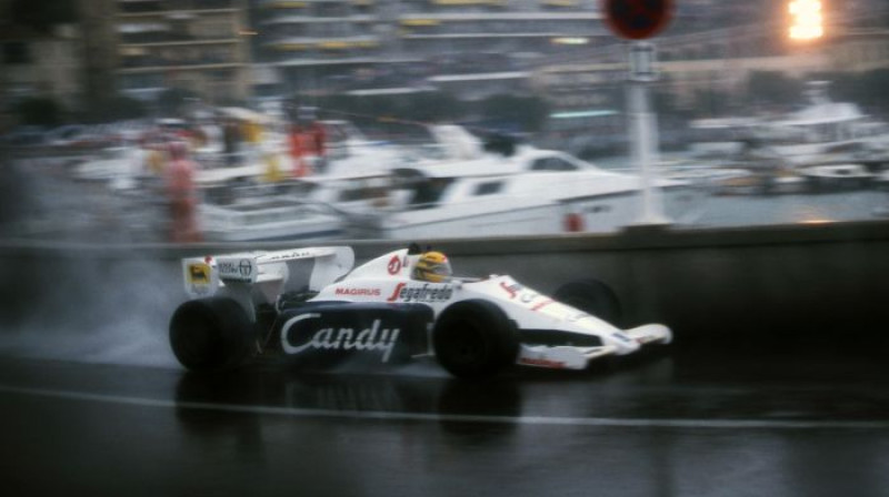 Airtons Senna 1984. gada Monako GP lietus sacensībās. Foto: Motorsport.com