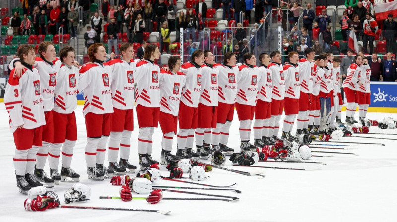 Polijas U18 valstsvienības hokejisti. Foto: Polski Hokej