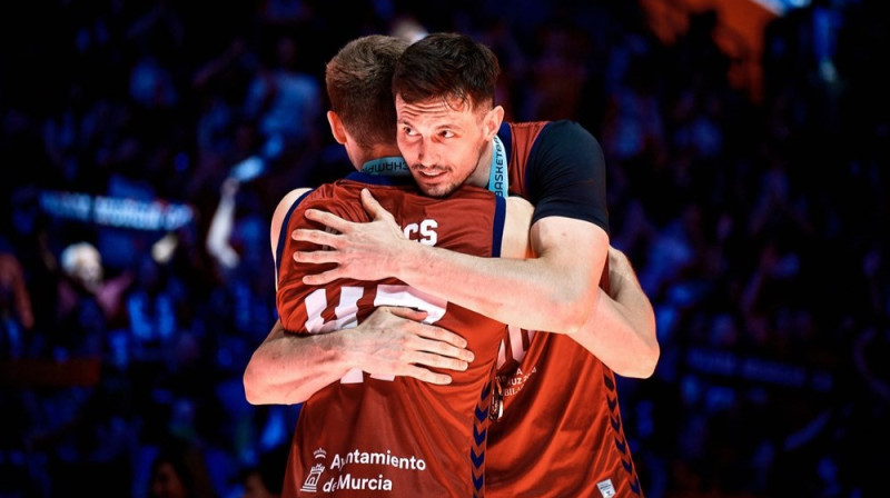 Artūrs un Rodions Kuruci. Foto: FIBA