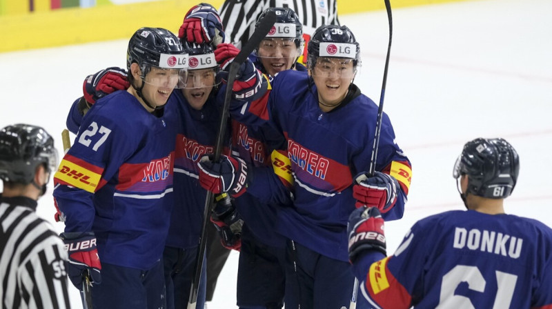 Dienvidkorejas valstsvienības hokejisti. Foto: IIHF