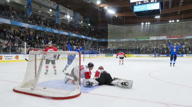 Mirklis pēc Itālijas vārtu guvuma pagarinājumā spēlē pret Japānu. Foto: Vanna Antonello/IIHF