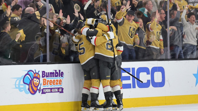 Lasvegasas "Golden Knights" hokejisti un līdzjutēji. Foto: Ethan Miller/AFP/Scanpix