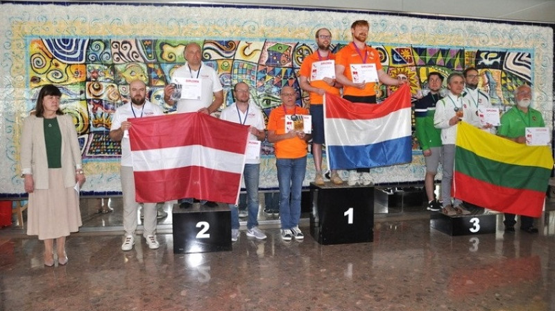 Latvijas vīru izlase izcīnījusi kārtējo sudrabu. Pirmā no kreisās: daudzkārtējā pasaules čempione Zoja Golubeva.