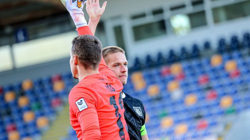 Dāvis Ošs un Daniels Balodis. Foto: Jānis Līgats/Valmiera FC