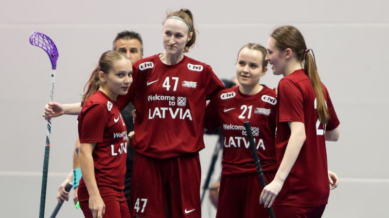 Latvijas junioru izlases florbolistes. Foto: Ritvars Raits, floorball.lv