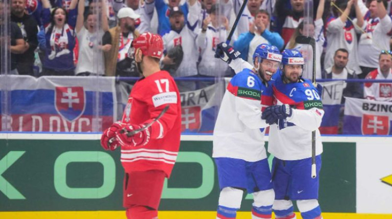 Lukāšs Cingels un Tomāšs Tatars. Foto: IIHF