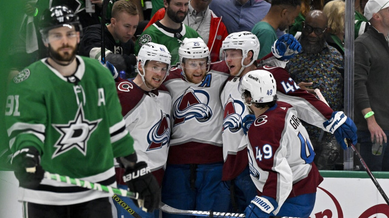 Kolorādo "Avalanche" hokejistu prieks un Tailers Segīns (Nr. 91). Foto: Jerome Miron/USA Today Sports/Scanpix