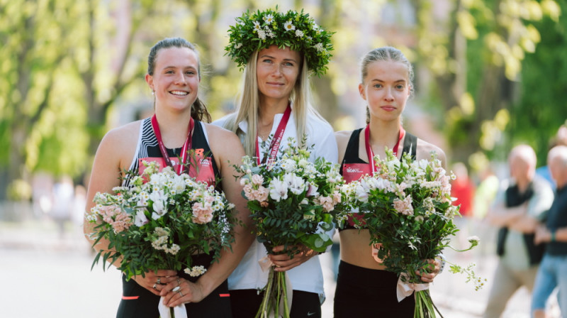 Līga Velvere (vidū). Foto: Guntis Bērziņš