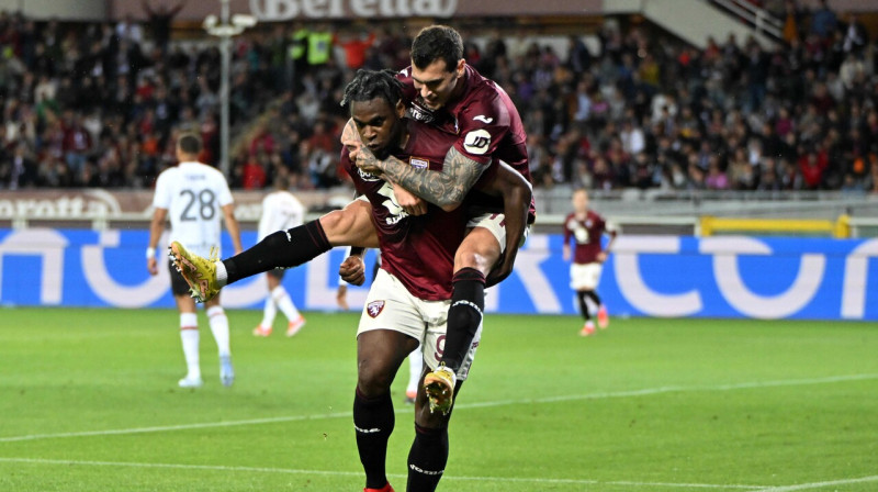 "Torino" futbolists Duvans Sapata pēc vārtu guvuma pret "Milan". Foto: Tano Pecoraro/Zumapress.com/Scanpix