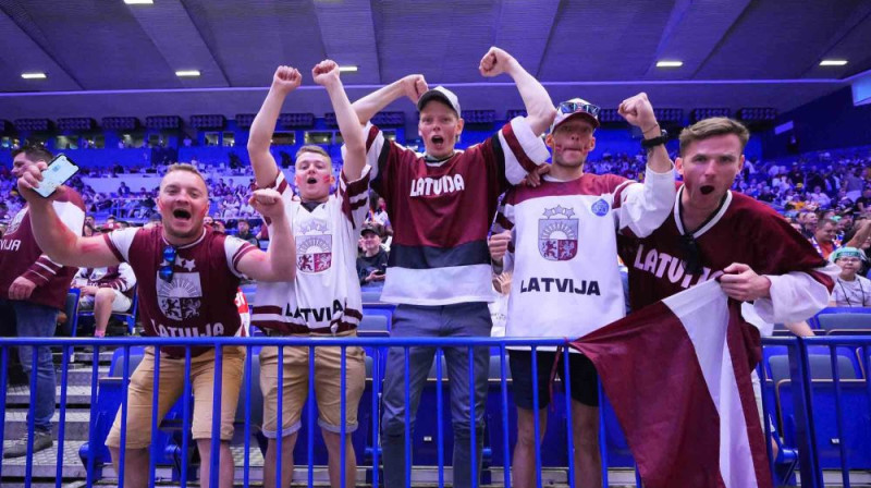 Latvijas hokeja izlases līdzjutēji. Foto: Matt Zambonin/IIHF