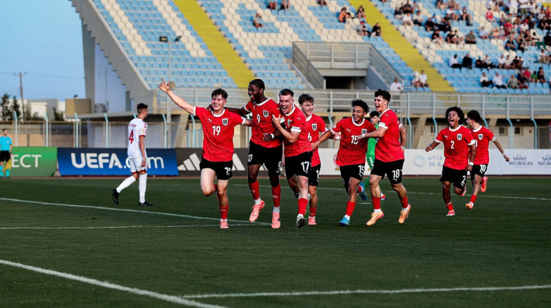 Austrijas U17 valstsvienības futbolisti pēc vārtu guvuma. Foto: Tugrul Karacam/ÖFB