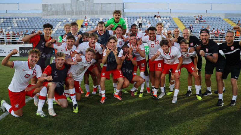 Polijas U17 valstsvienība pēc Eiropas meistarsacīkšu ceturtdaļfināla sasniegšanas. Foto: Sakis Savvides/Cyprus Football Association