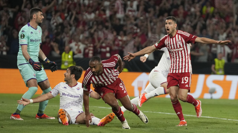 Mirklis pēc Pirejas "Olympiacos" snaipera Ajuba El Kābi vārtu guvuma Eiropas Konfences līgas finālā. Foto: Thanassis Stavrakis/AP