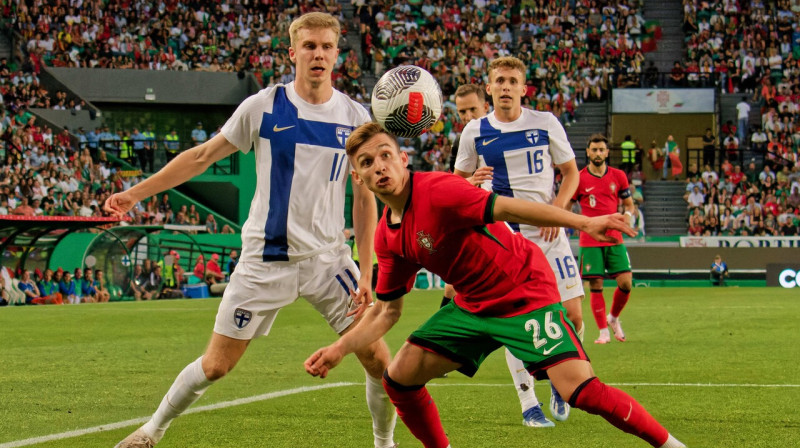 Portugāļu uzbrucējs Fransisku Konseisau spēlē pret Somijas valstsvienību. Foto: Pedro Porru/Sports Press Photo/Imago Images/Scanpix