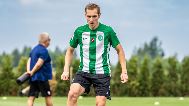 Raimonds Krollis izlases treniņā "Mettas" kreklā. Foto: LFF