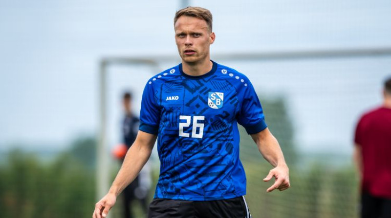 Alvis Jaunzems izlases treniņā Staiceles "Bebru" kreklā. Foto: LFF