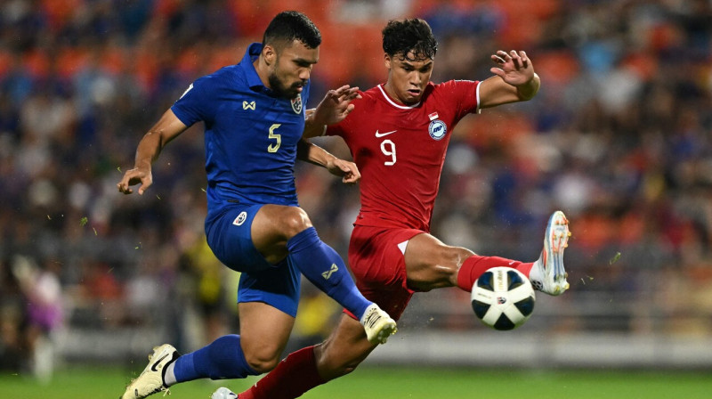 Singapūras futbolisti aizlika kāju priekšā Taizemes cerībām cīnīties par tikšanu Pasaules kausa finālturnīrā. Foto: Manam Vatsyayana/AFP/Scanpix