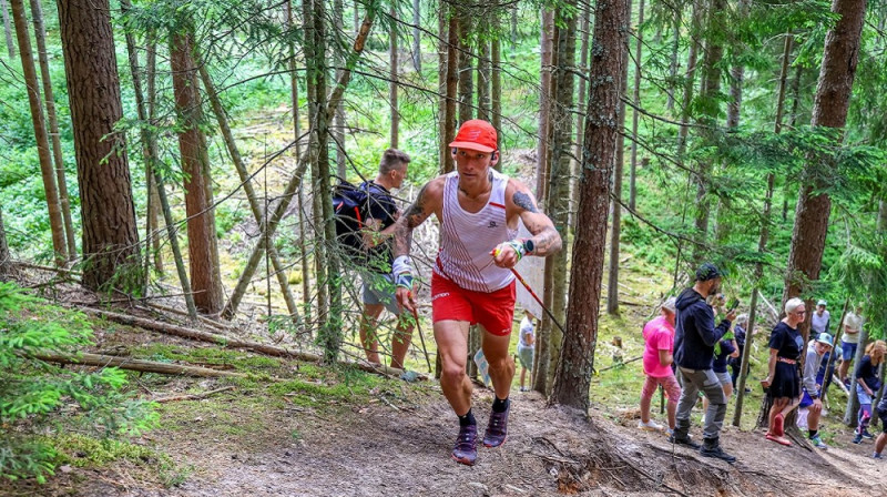 Gvido Kalniņš dodas pretī savai trešai uzvarai Vilkaču maratonā un kārtējam trases rekordam. Foto: Andris Jermuts.