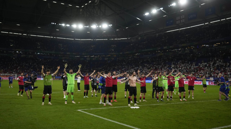 Gruzijas valstsvienības futbolisti pēc panākuma pār Portugāli. Foto: Alessandra Tarantino/AP/Scanpix