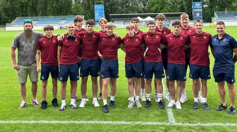 Latvijas U18 izlase regbijā-7 EČ norises vietā Strasbūrā.