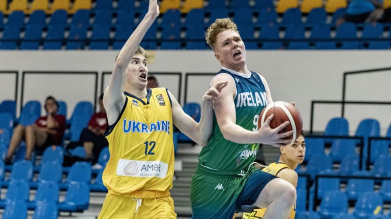 Vitālijs Kuzņecovs (no kreisās). Foto: FIBA