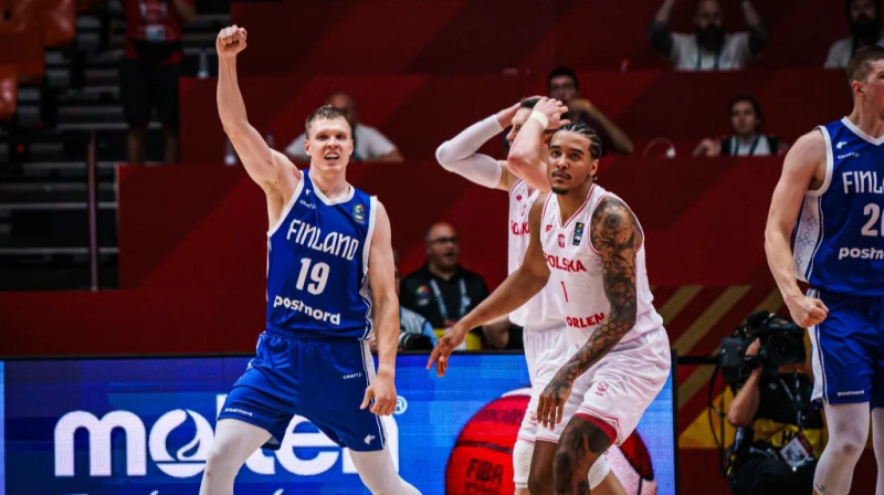 Soms Eliass Valtonens (Nr. 19) olimpiskās kvalifikācijas spēlē pret Poliju. Foto: FIBA