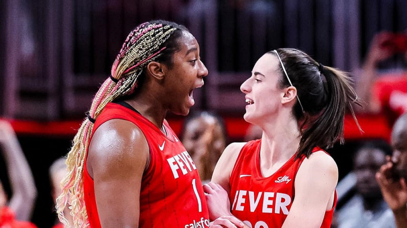 Alija Bostone un Keitlina Klārka. Foto: Indiana Fever