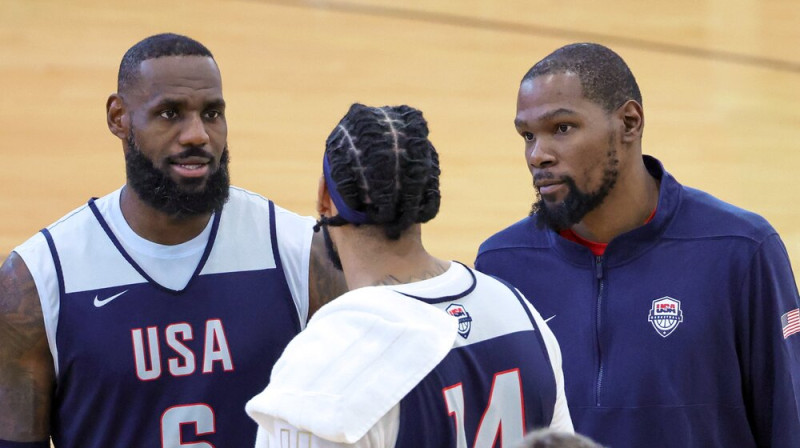 Lebrons Džeimss, Entonijs Deiviss un Kevins Durents. Foto: AFP/Scanpix