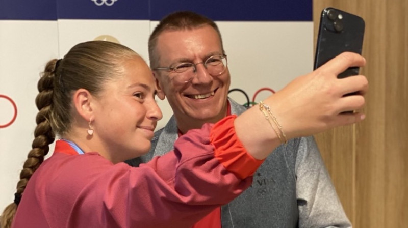 Aļona Ostapenko un Latvijas prezidents Edgars Rinkēvičs. Foto: @edgarsrinkevics