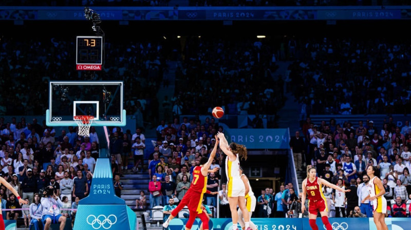 Leonoras Rodrigesas tālmetiens 2024. gada 28. jūlijā. Foto: FIBA