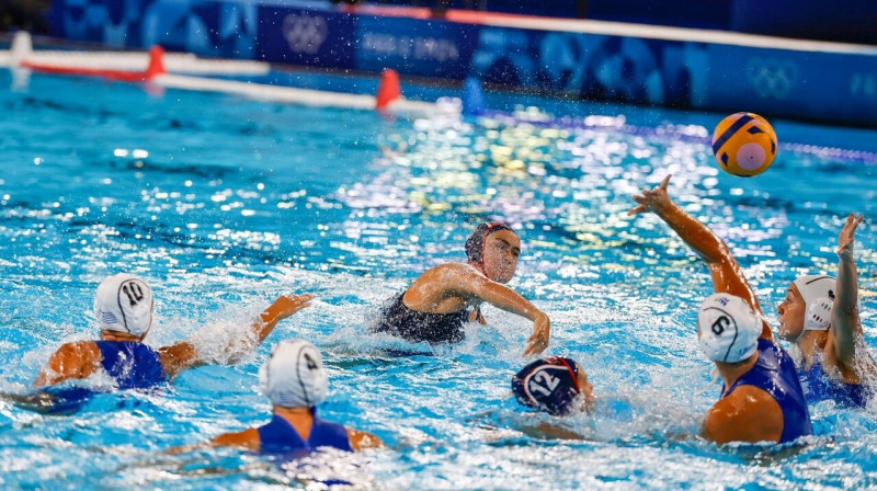 ASV izlases ūdenspolo spēlētājas metiena mirklis. Foto: USA Water Polo