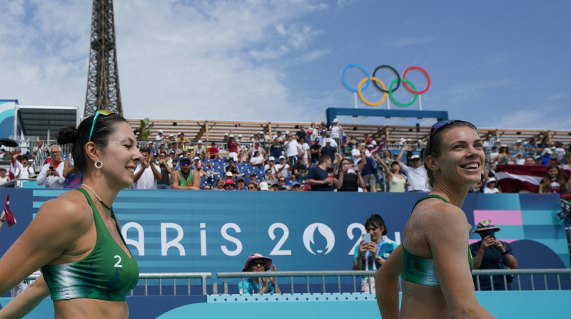 Anastasija Samoilova un Tīna Graudiņa. Foto: Romāns Kokšarovs / LOK