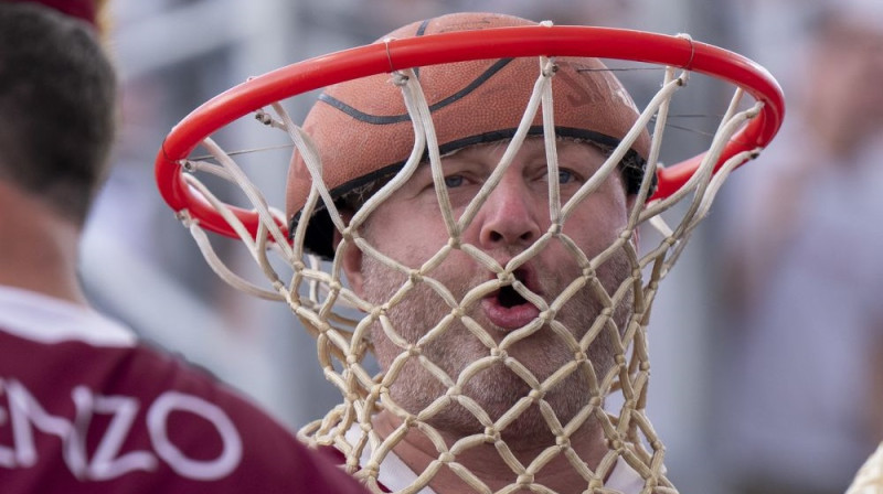 Kolorītais Latvijas sporta līdzjutējs - Andris. Foto: Māris Vancevičs/LOK