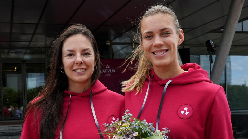 Anastasija Samoilova un Tīna Graudiņa. Foto: Evija Trifanova/LETA, LOK