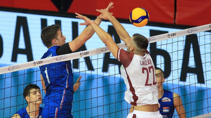 Mirklis no Serbijas un Latvijas U20 valstsvienību spēles. Foto: CEV