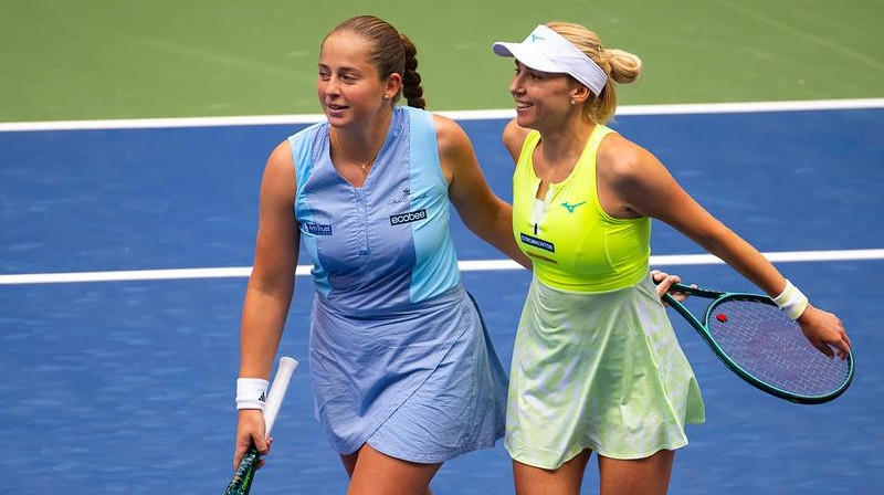 Aļona Ostapenko un Ludmila Kičenoka. Foto: Jimmie48 / WTA