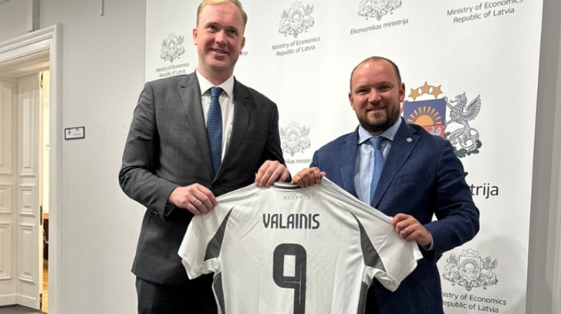 Viktors Valainis un Vadims Ļašenko. Foto: LFF