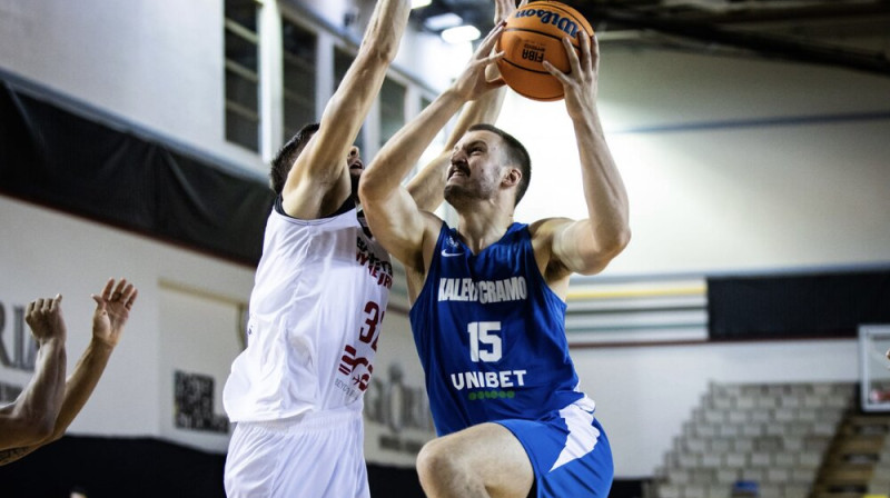 Anrijs Miška "Kalev/Cramo" kreklā. Foto: FIBA