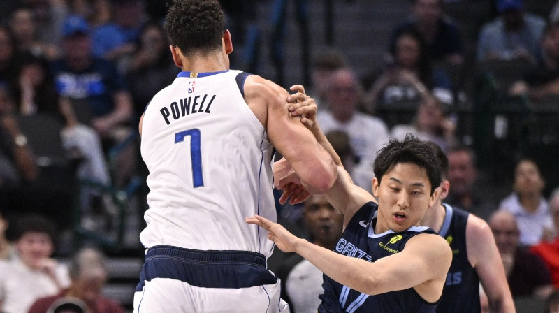 Dvaits Pauels un Juki Kavamura. Foto: USA TODAY Sports via Reuters Connect/Scanpix
